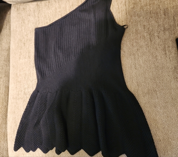 7th Ave Design StudioElegant Black One-Shoulder Top - Picture 4 of 4